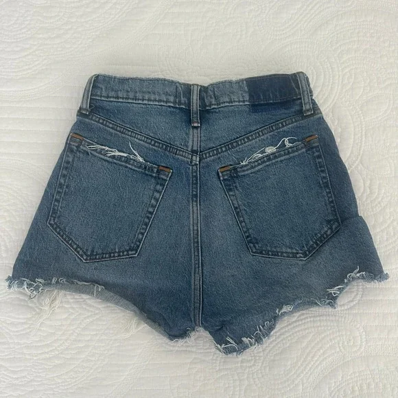 Abercrombie Curve Love Mom Shorts High Rise Distressed Raw Hem Size 25 - Picture 7 of 16